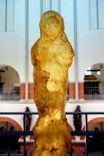 Kunst auf der Nordempore – Maria Lehnen präsentiert ihre Ausstellung "Menschenraum" in der Stadtpfarrkirche Sankt Servatius Siegburg.
